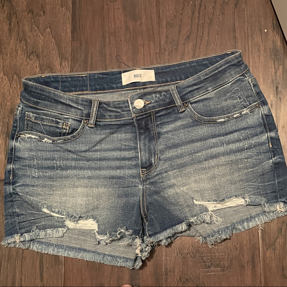 BKE NWOT Distressed Denim Shorts!💜